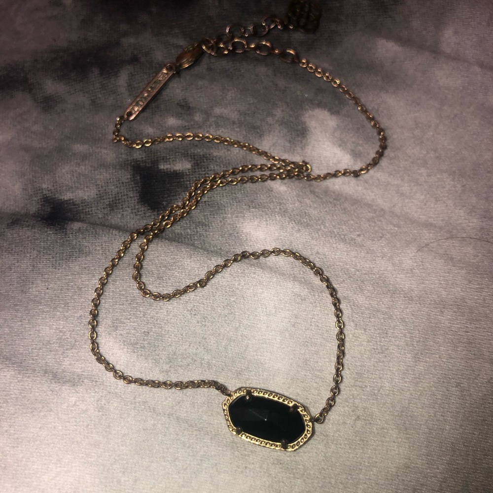 Kendra Scott necklace